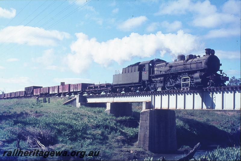 P12272
PM class 718, 37 goods, Serpentine bridge. SWR line.
