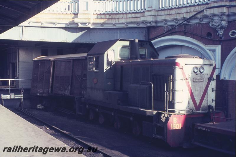 P12301
B class 1601, wrecked FD class van, shunting neck behind Fremantle Dock, Perth station. ER line.
