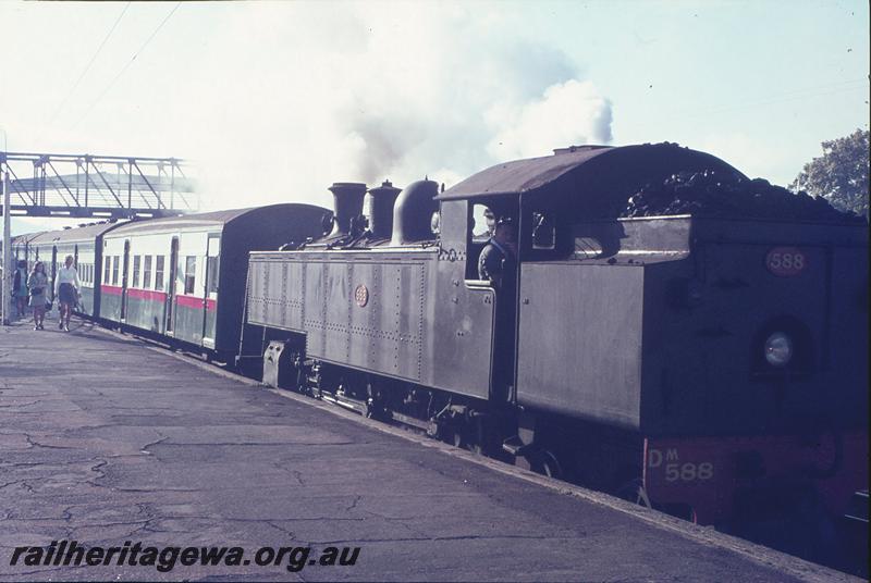 P12308
DM class 588 on up passenger, Midland Junction, old and new footbridges in background. ER line.
