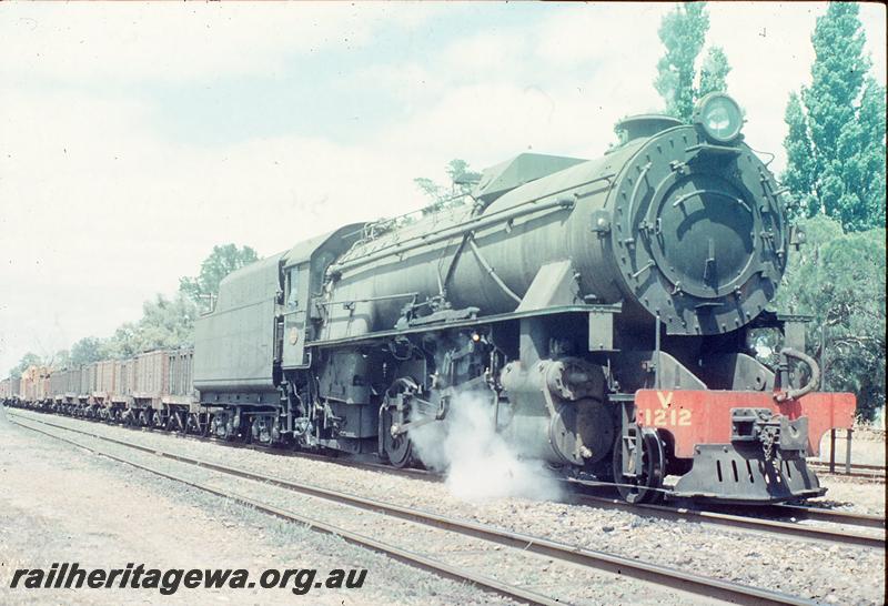 P12330
V class 1212, 26 goods at Mundijong. SWR line.
