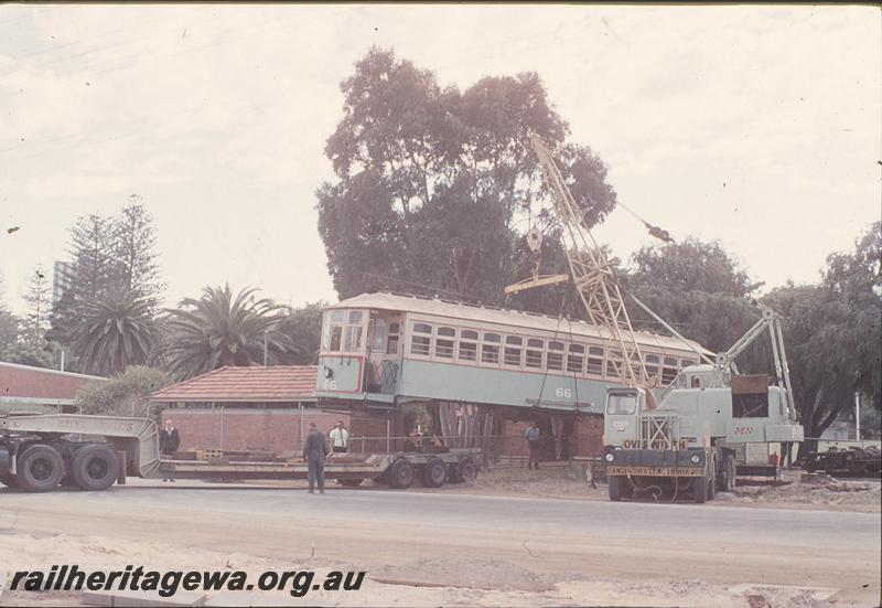 P12372
Tram 66, swinging round to road trailer, South Perth Zoo
