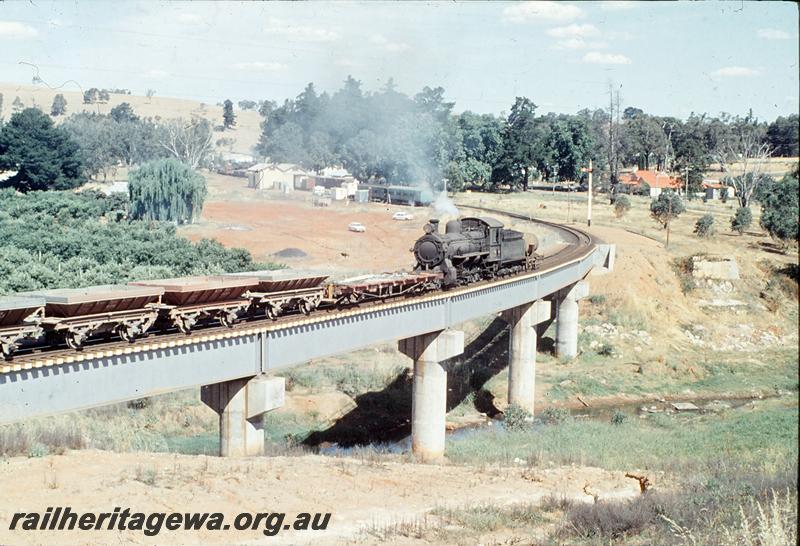 P12415
F class 423, pushing ballast across steel girder bridge, Balingup. PP line. Workman's coach in station, old bridge abutments, goods shed.
