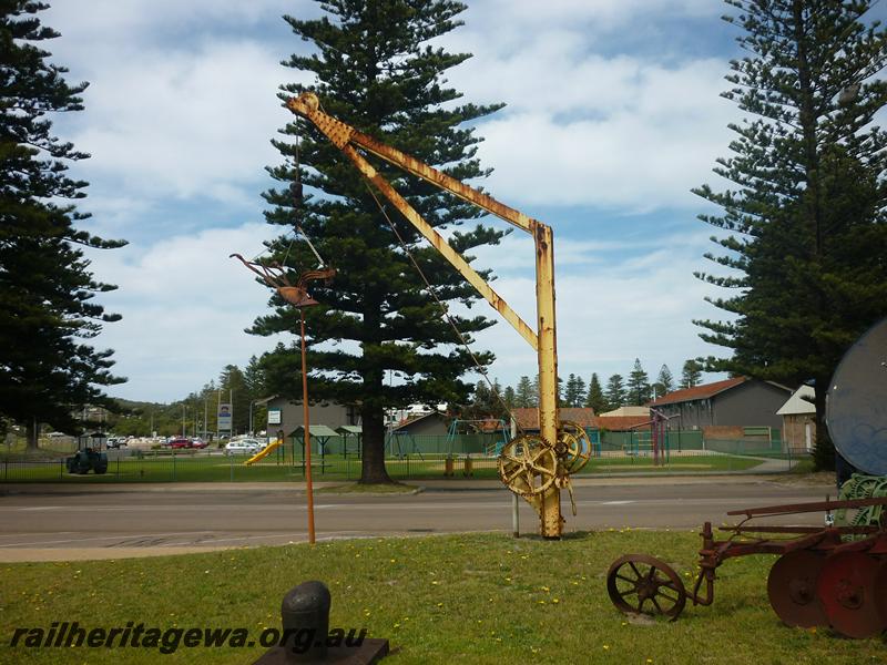 P12587
Yard crane, Esperance, CE line, Esperance Bay Museum, CE line, side view.
