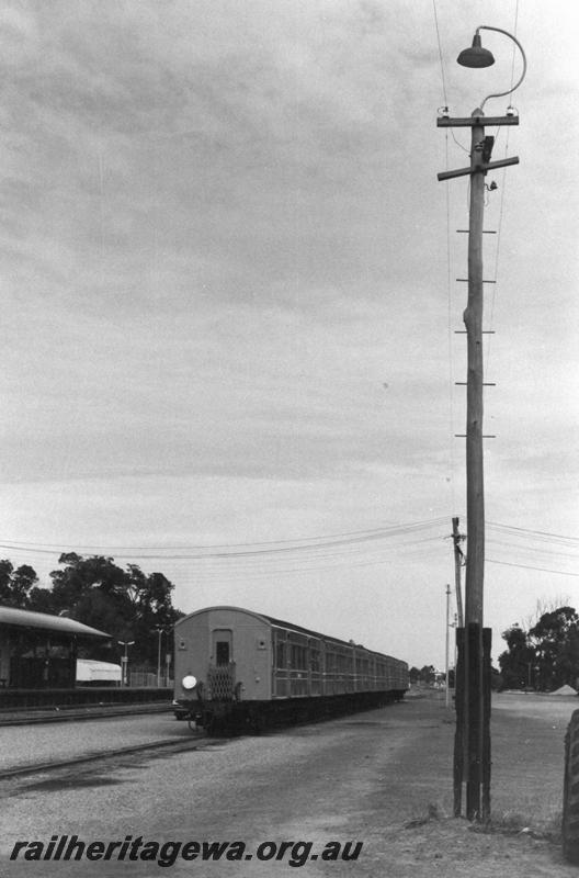 P12601
Yard light with gooseneck, Armadale, SWR line, suburban passenger carriages stabled in yard.
