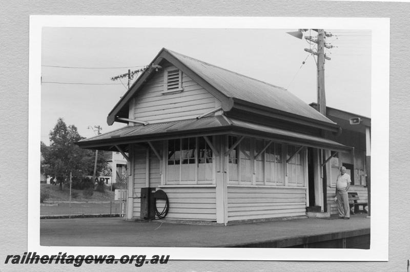 P12604
Signal box, Armadale, SWR line, front side and end view
