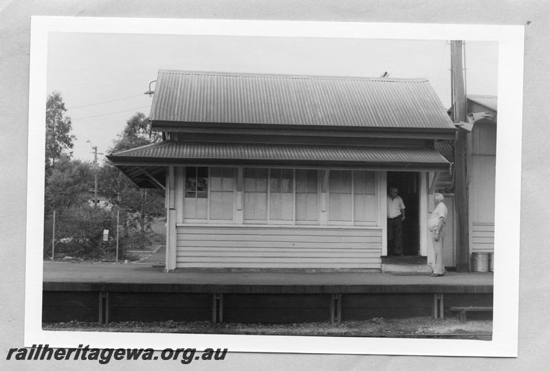 P12605
Signal box, Armadale, SWR line, front view
