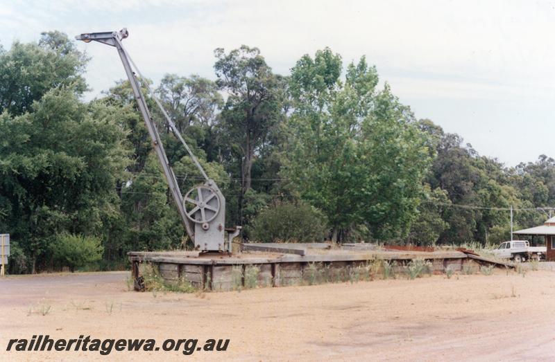 P12625
Platform crane, loading platform, Manjimup, PP line, track lifted from yard.
