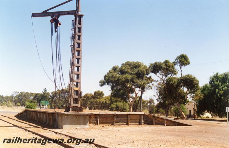 P12626
Platform crane, loading platform, Tambellup. GSR line, trackside and end view.
