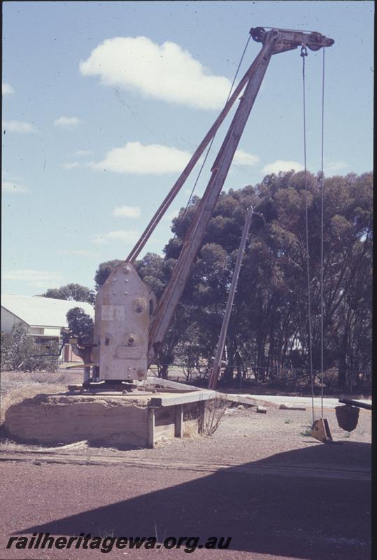 P12634
Platform crane, Kondinin, NKM line, side view
