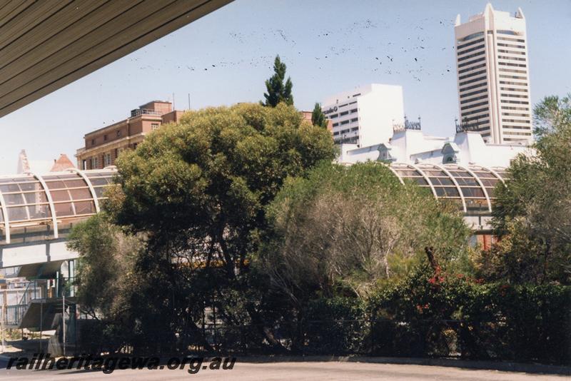 P12664
Overpass from Raine Square to the Perth Bus Station where it crosses Wellington Street near William Street
