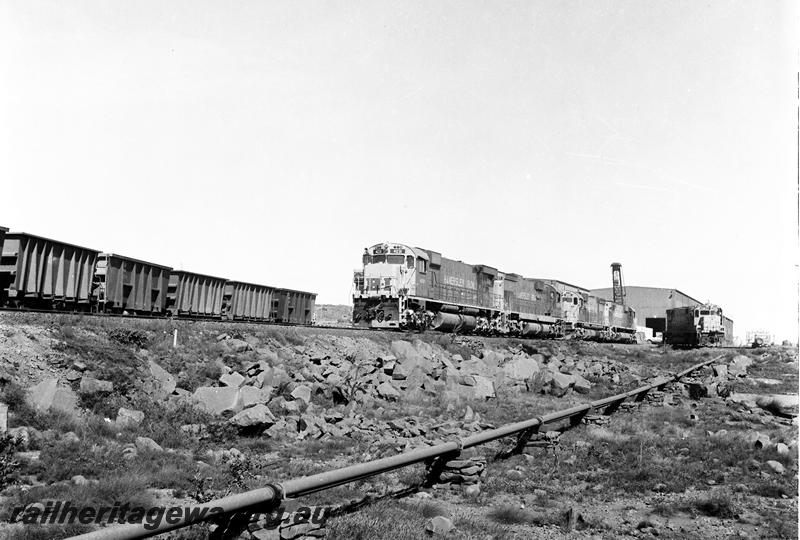 P12673
Dampier, Seven Mile workshop and yard, Hamersley Iron M636 class 4031 with C628 class 2005 on the right
