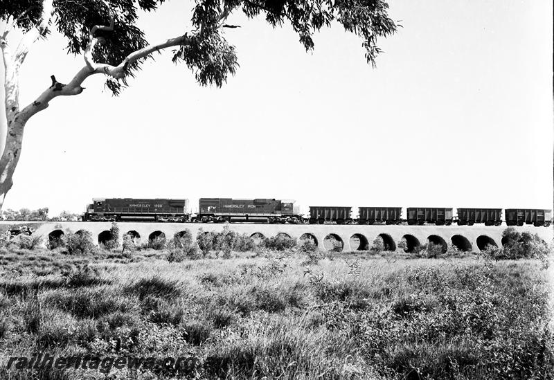 P12677
Hamersley Iron C628 class 2000 and C363 class 2015 on the Fortescue River culvert with an empty train
