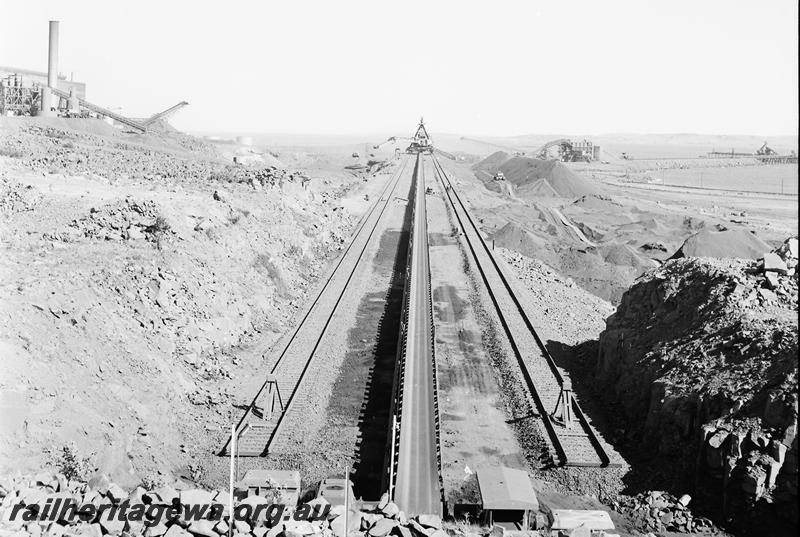 P12687
Dampier, Parker Point view of iron ore stacker on standard gauge rails
