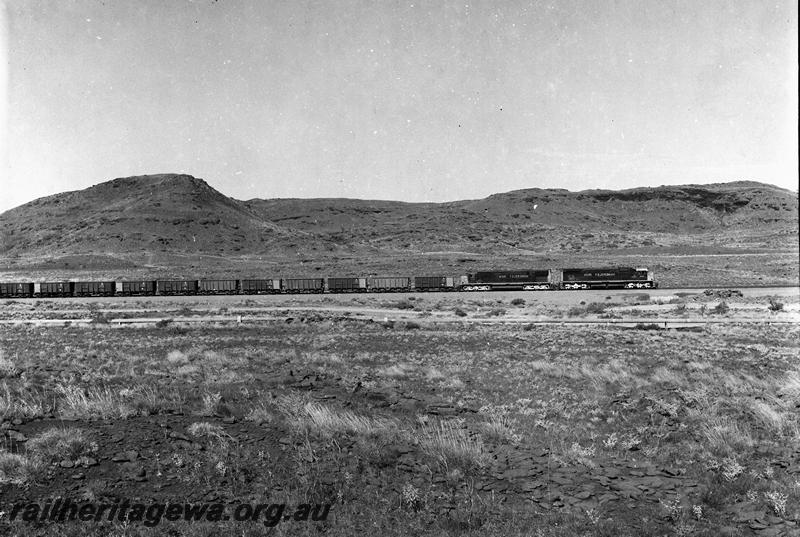 P12693
Hamersley Iron M363 class 4030 and a C636 class with an empty train
