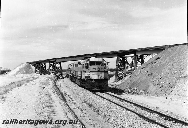 P12696
L class 252 double heading with another L class, passing underneath a temporary narrow gauge flyover
