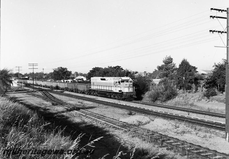 P12708
L class 251 in original livery, empty iron ore train
