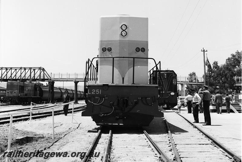 P12715
L class 251, AA class 1516, Midland Workshops, ceremony for the handing over of the two locos, front on view
