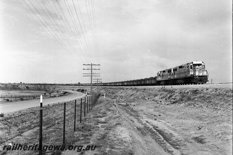 P12718
L class 252 in original livery double heading with another L class, loaded iron ore train.
