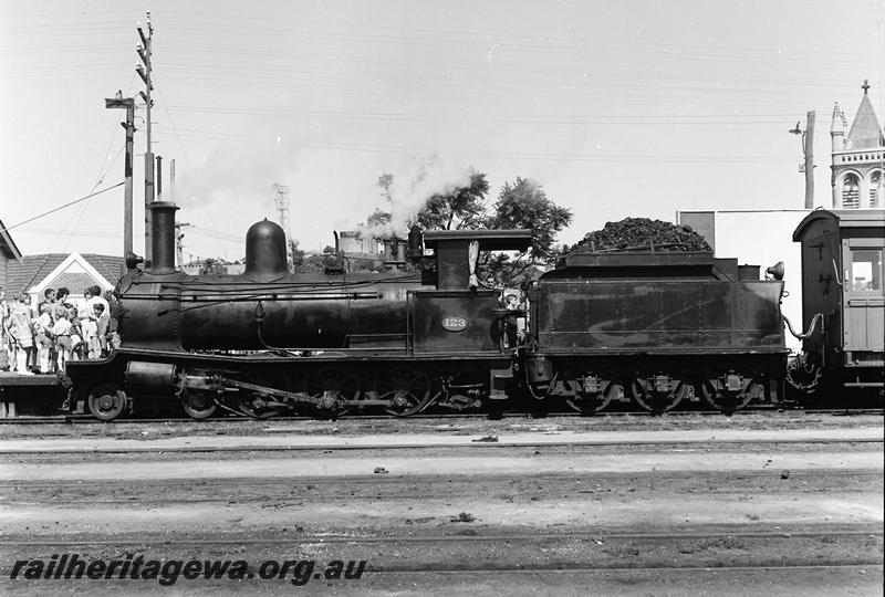 P12722
G class 123, side view, on 