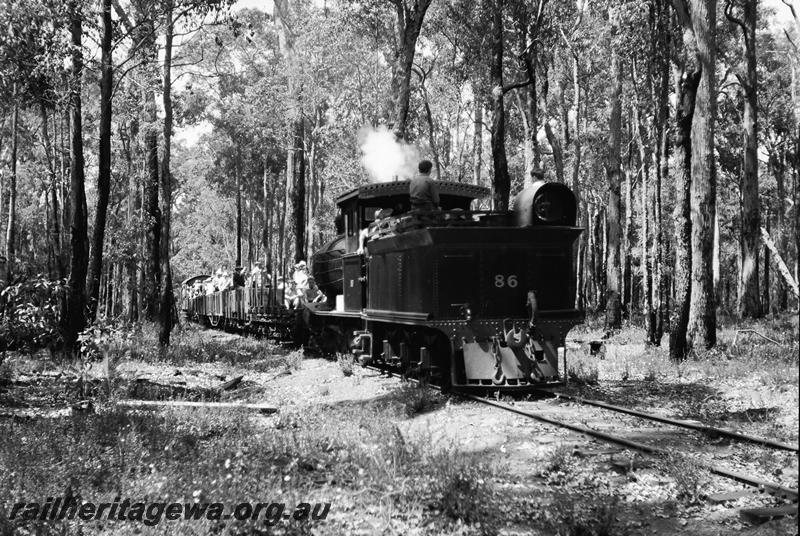 P12723
YX class 86, rear view, hauling train of open wagon with passengers on tour 
