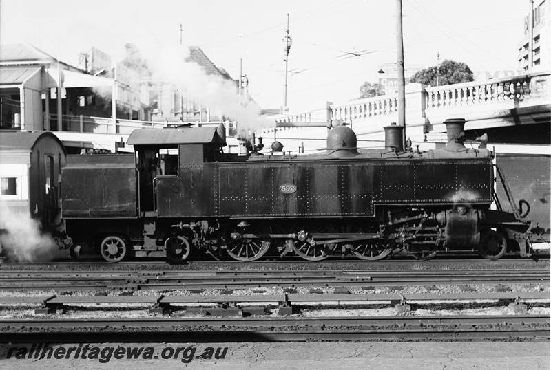 P12729
DD class 592 with DM class driving wheels, Perth Station, side view.
