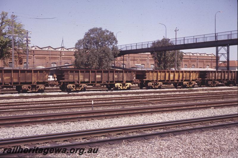 P12782
Rake of WO class and WOA class standard gauge iron ore wagons, Midland
