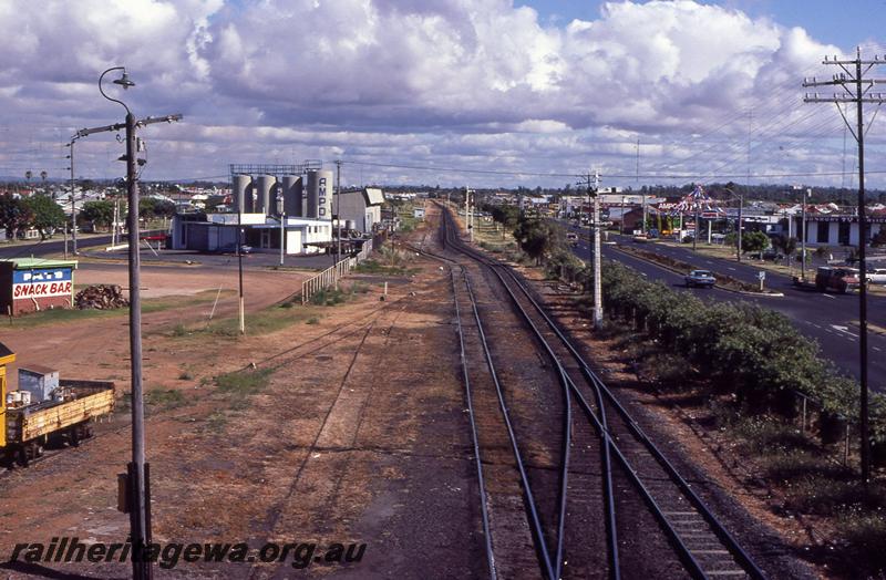 P12795
Ampol siding, signal, view from footbridge looking east, Bunbury, SWR line.
