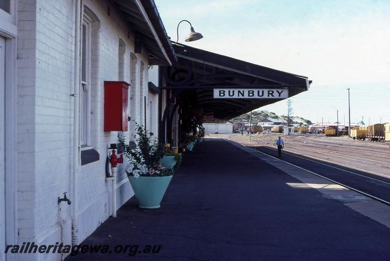 P12797
Station yard, platform view, Bunbury, SWR line
