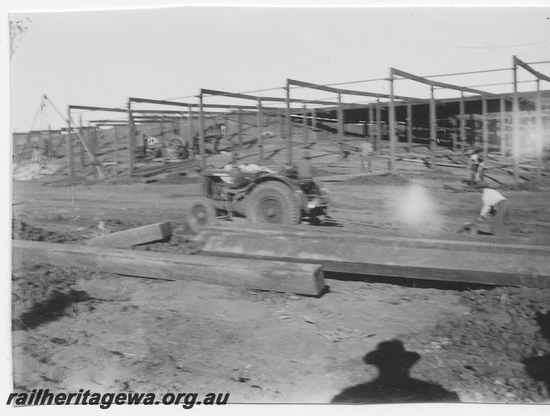 P12817
3 of 11 images of the construction of the railway dam at Kalgoorlie
