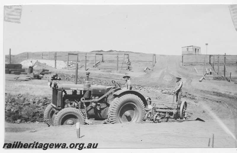 P12819
5 of 11 images of the construction of the railway dam at Kalgoorlie
