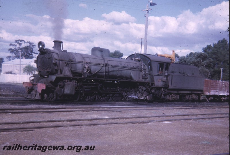 P12828
W class 923, Katanning, GSR line, front and side view
