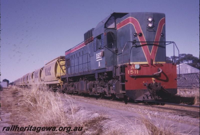 P12852
A class 1511, Korraling, EM line, side and front view, wheat train.
