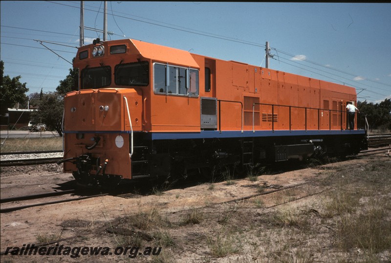 P12859
P class in plain orange livery unlettered and not numbered, Midland, front and side view
