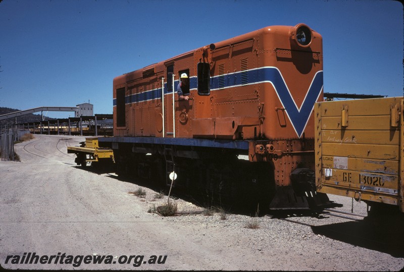 P12883
Y class 1109, GE class 13020, Bellevue, side and front view, shunting.
