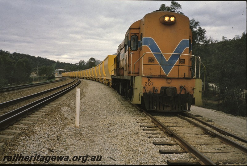 P12898
K class 207, Chris Hill Quarry, Avon Valley line, train of ballast wagons
