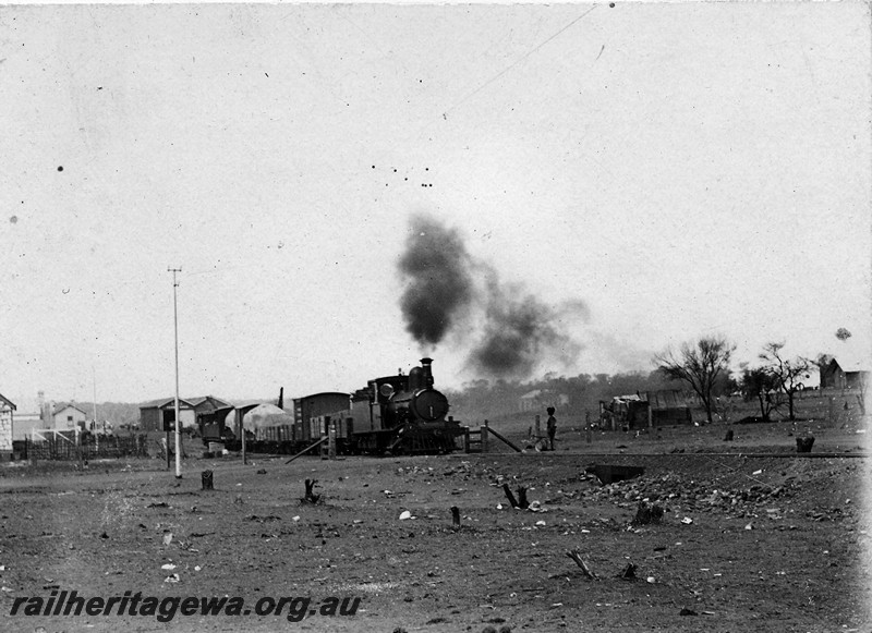 P12938
G class on a mixed train departing from Mullewa, NR line, overall view of the train and the station.
