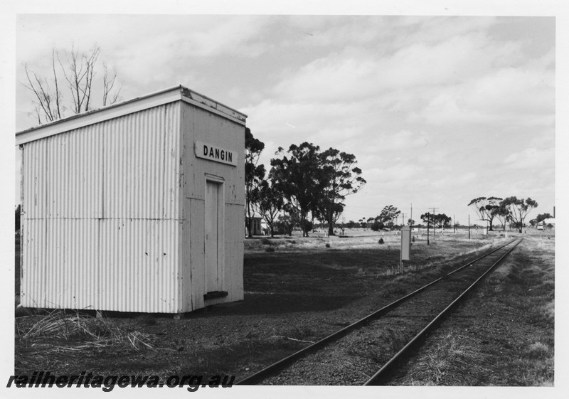 P12946
Out of Shed, Dangin, YB line, side and trackside view
