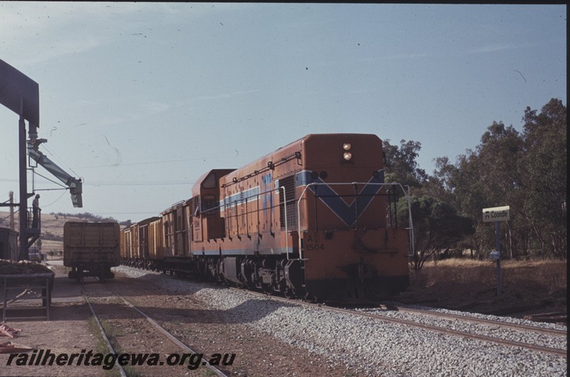 P12974
A class 1504, grain loader, station nameboard, Coondle, CM line, wheat train
