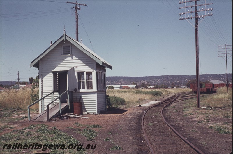 P12989
Signal box (Midland Pilot Cabin), Lloyd Street, Bellevue, end view.
