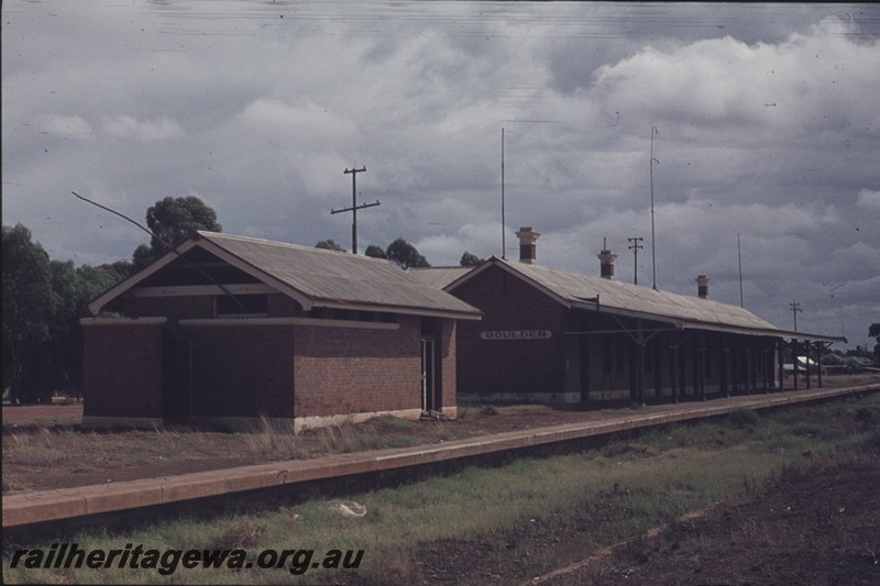 P13006
Station buildings, toilet block, Boulder, B line, end and trackside view.
