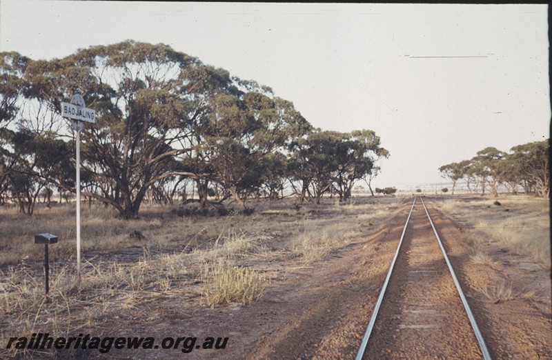 P13013
Nameboard, track, Badjaling, YB line, view looking along the track
