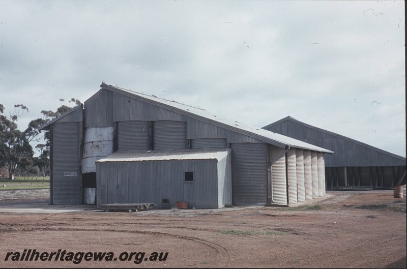 P13019
Wheat bin, Burges, GSR line, end view of the southern bin
