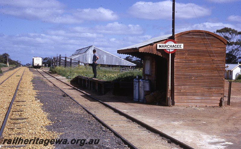 P13057
Portable Shelter Shed, station nameboard, wheat silo, Marchagee, MR line, end and trackside view
