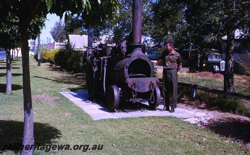 P13071
Traction engine 