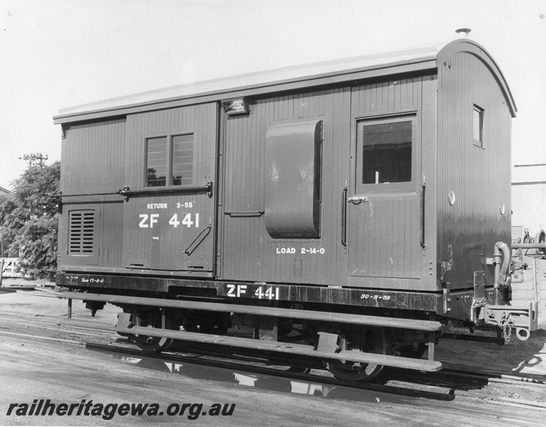 P13095
ZF class 441 four wheel brakevan, green livery, Midland workshops, as new, side and end view.
