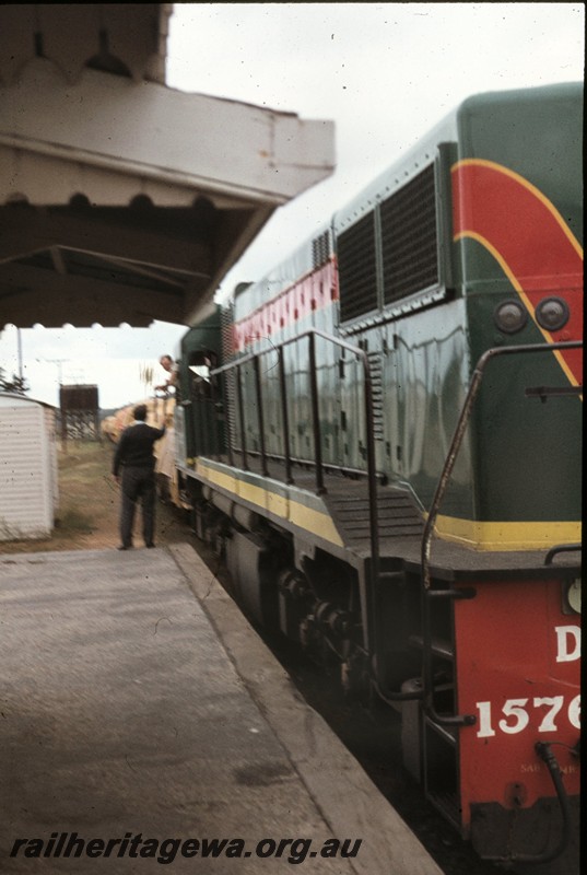 P13115
DA class 1576, Elleker, GSR line, Station Master Trevor James changing the staff with loco crew member
