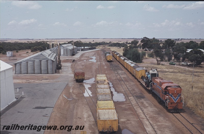 P13124
A class 1514, yard, wheat bins, Gabbin, WLB line, A class 1510 in yard, elevated view looking down the yard
