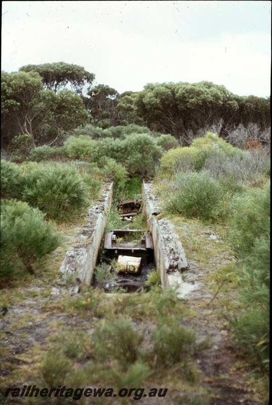 P13147
Ashpit, Hopetoun, Hopetoun to Ravensthorpe line, abandoned and dilapidated, view along the pit.
