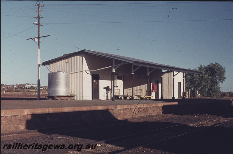 P13181
Station buildings, stone (masonry) faced platform, Leonora, KL line, end and trackside view
