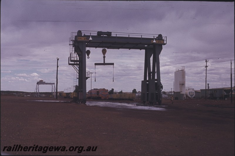 P13187
Container gantry crane, Meekatharra, NR line
